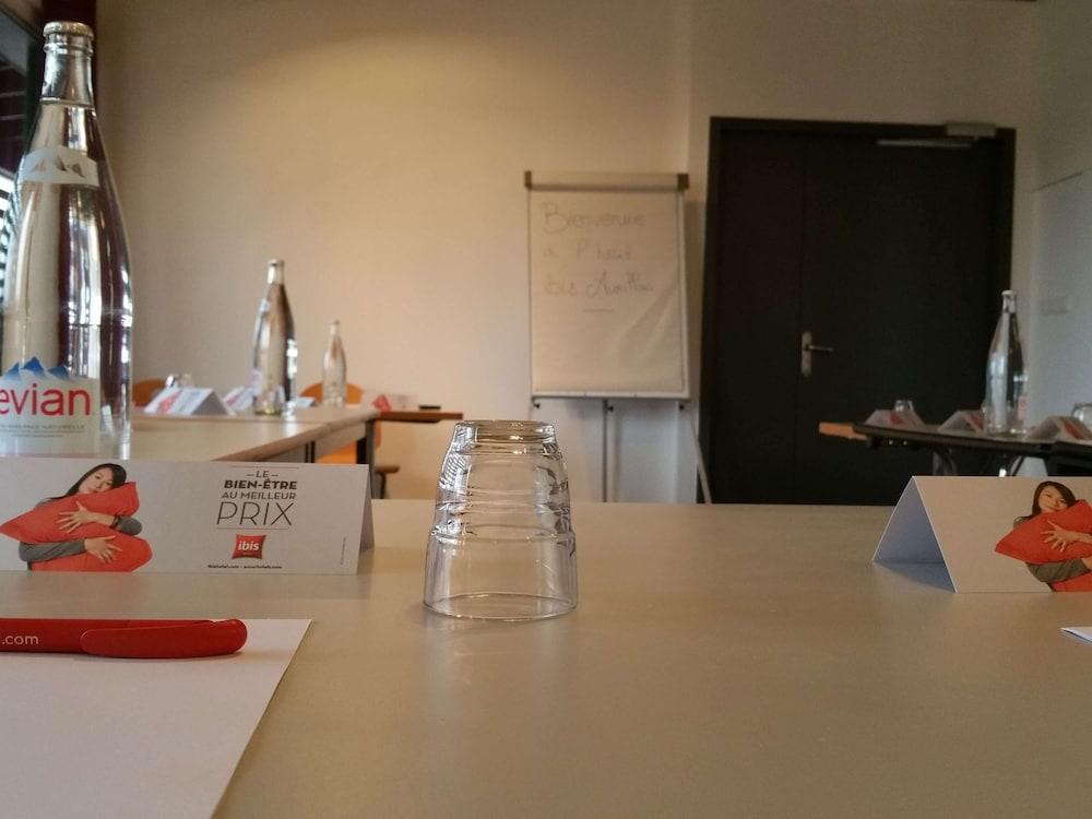 Ibis Hotel 3*